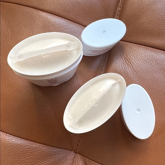 Native Cherry Vanilla Macaron Deodorant - 2for1 sale aluminum free - Picture 3 of 4